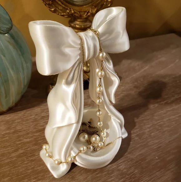 NEW! Gorgeous Draping Bow Jewelry Keepsake Trinket Holder (Pearl White) - Picture 2 of 7